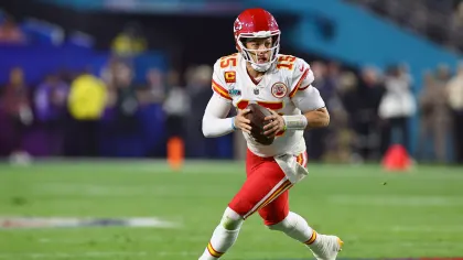 patrick mahomes looking to throw the football during a game